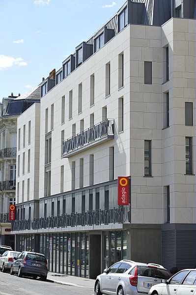 Adagio Centre
